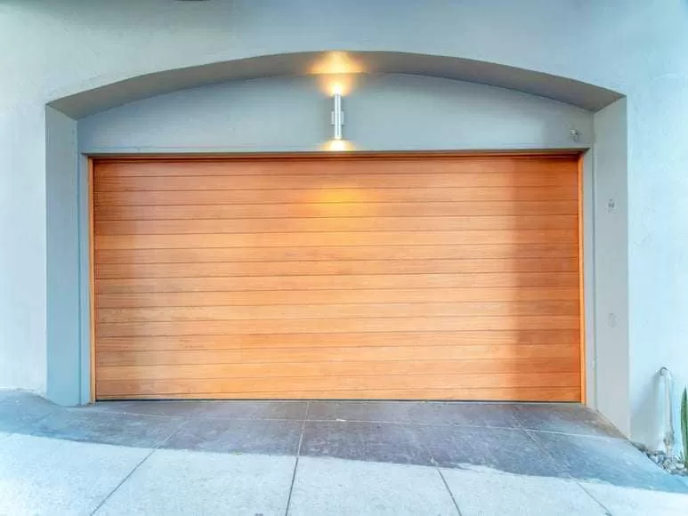 porte de garage en bois sur mesure