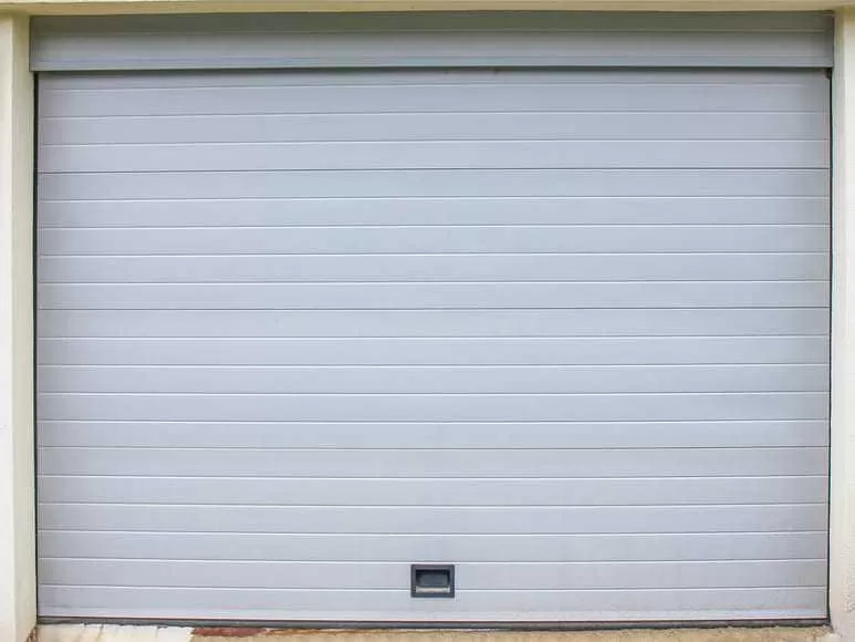 porte de garage PVC sur mesure