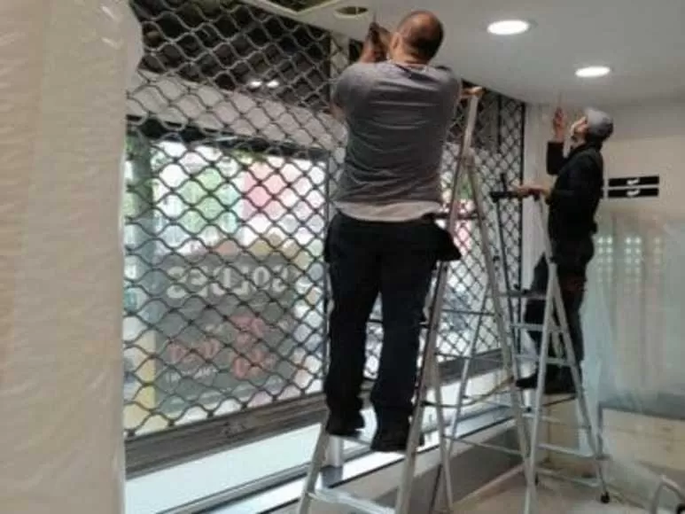Installation rideau métallique à 94160