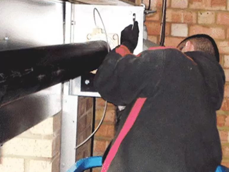 Maintenance rideau métallique à 94440
