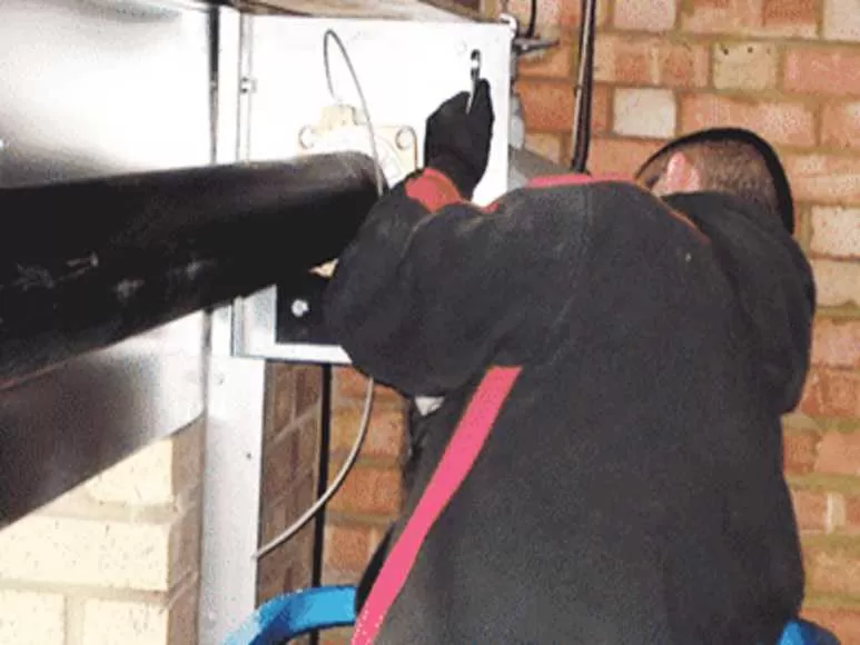 Maintenance rideau métallique à 94440