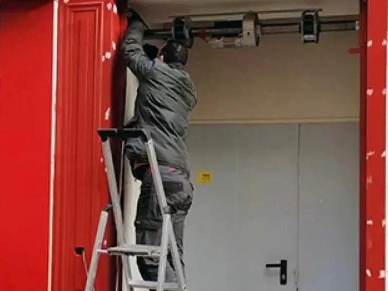 Motorisation de rideau métallique à 91320