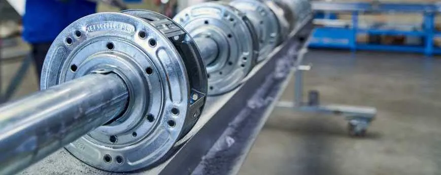 Comment retendre ressort rideau métallique