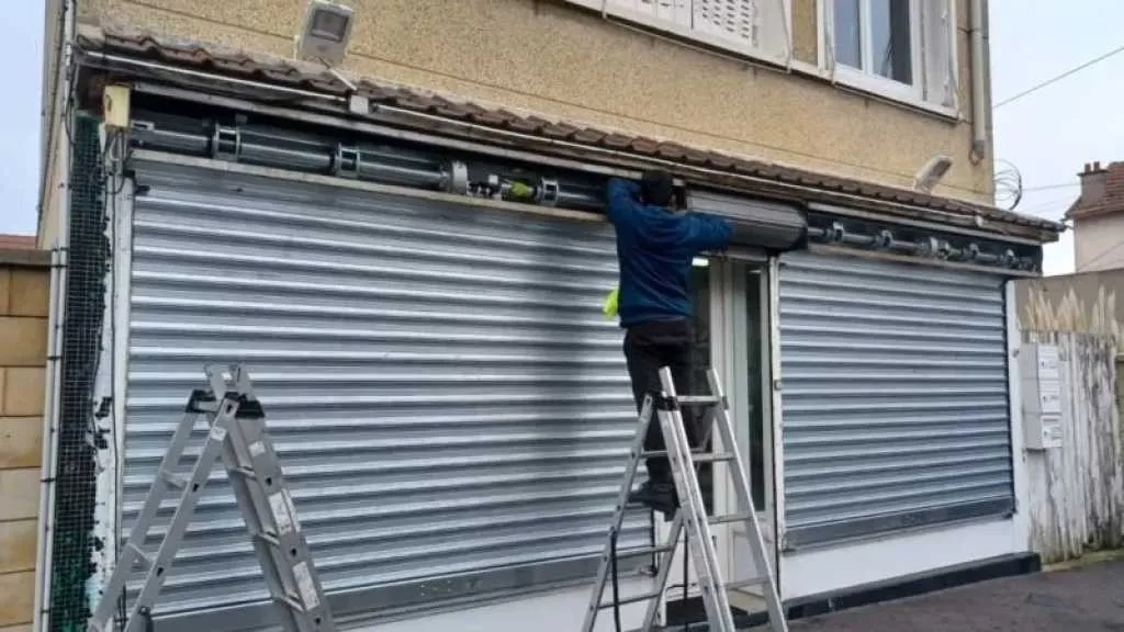 comment motoriser un rideau metallique