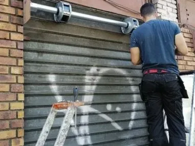 Réparation de rideau métallique à 94550