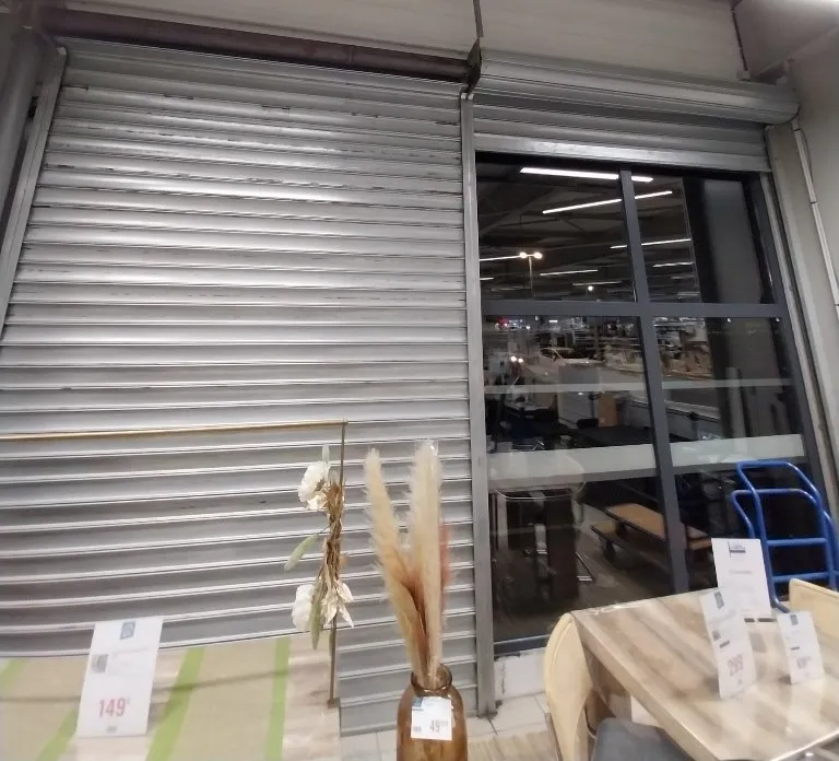 réparartion des rideaux métalliques à 93380