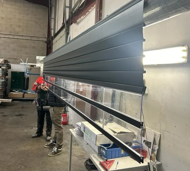 93420 : dépannage rideaux métallique