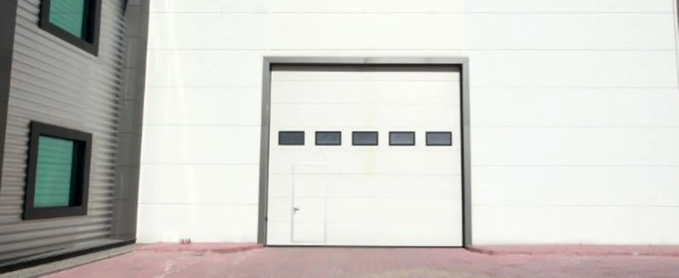 porte de garage sectionnelle avec portillon